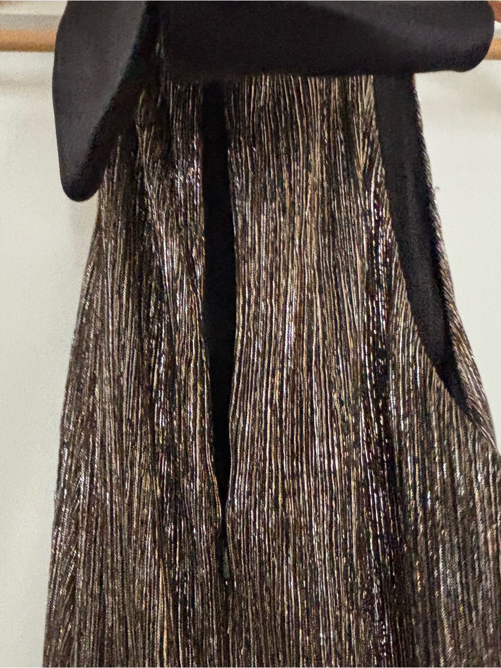 Laundry By Shelli Segal Black and Metallic Pleated Dress with Bow Size 10 - Picture 6 of 10